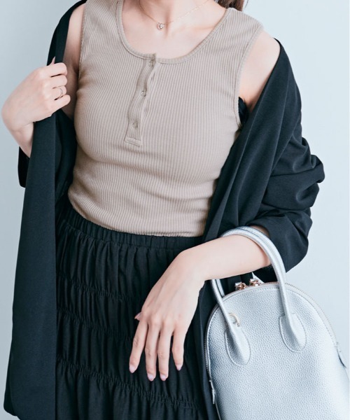 kirakiraShop(キラキラショップ)の「ヘンリーネック コットン リブタンクトップ(タンクトップ・レディース・グレイッシュベージュ/ブラック/クリーム/ラベンダー/ミント/チャコール・FREE)」の21枚目の写真