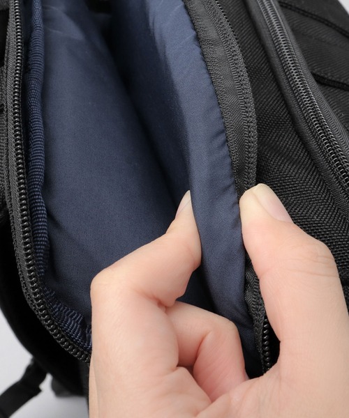 fulcro(フルクロ)の「fulcro フルクロ 撥水 10ポケット バックパック ダブル ビジネスリュック A4サイズ・15インチPC収納対応 ESSENSEシリーズ 16L(バックパック/リュック・メンズ・ブラック・FREE)」の12枚目の写真