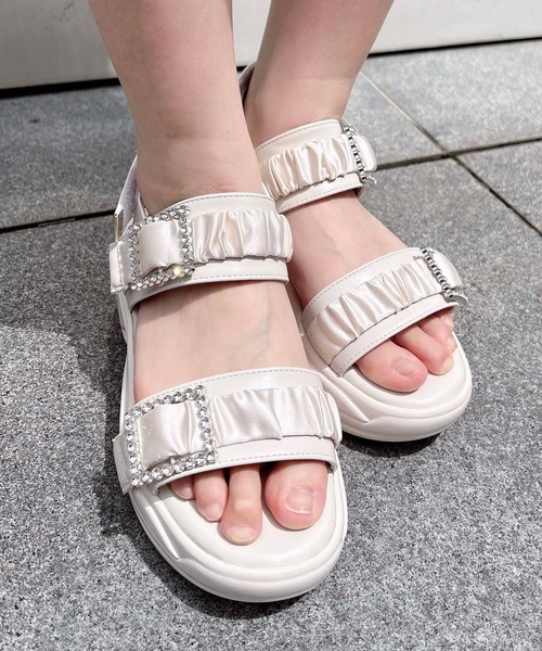 INGNI（イング）の「厚底ビジューバックルサンダル（サンダル・レディース・アイボリー/ブラック・M/L）」の11枚目の写真