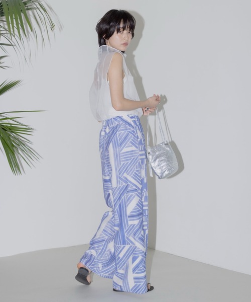 Eimee Law(エイミーロウ)の「ジオメトリック ラインアクセント パンツ(その他パンツ・レディース・ブルー/ライトベージュ/ダークインディゴブルー・FREE)」の21枚目の写真