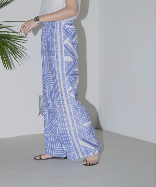 Eimee Law(エイミーロウ)の「ジオメトリック ラインアクセント パンツ(その他パンツ・レディース・ブルー/ライトベージュ/ダークインディゴブルー・FREE)」の18枚目の写真