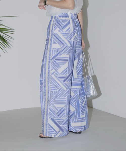 Eimee Law(エイミーロウ)の「ジオメトリック ラインアクセント パンツ(その他パンツ・レディース・ブルー/ライトベージュ/ダークインディゴブルー・FREE)」の17枚目の写真