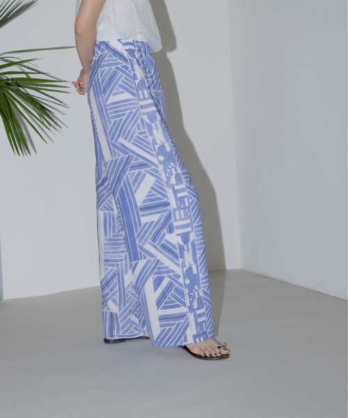 Eimee Law(エイミーロウ)の「ジオメトリック ラインアクセント パンツ(その他パンツ・レディース・ブルー/ライトベージュ/ダークインディゴブルー・FREE)」の14枚目の写真