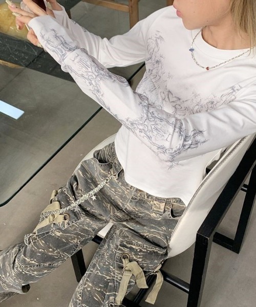 MASHIRO(マシロ)の「【MASHIRO】Y2Kデザインプリント長袖カットソー Y2K(MA/EK110)(Tシャツ/カットソー・レディース・ライトグレー・FREE/SMALL/MEDIUM)」の10枚目の写真