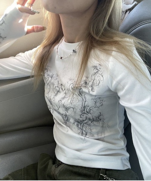 MASHIRO(マシロ)の「【MASHIRO】Y2Kデザインプリント長袖カットソー Y2K(MA/EK110)(Tシャツ/カットソー・レディース・ライトグレー・FREE/SMALL/MEDIUM)」の18枚目の写真
