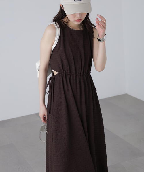 FREE'S MART（フリーズマート）の「◆サイドカットノースリカットソーワンピース（ワンピース・レディース・ブラック/ホワイト/ブラウン/イエロー・SMALL/MEDIUM）」の13枚目の写真