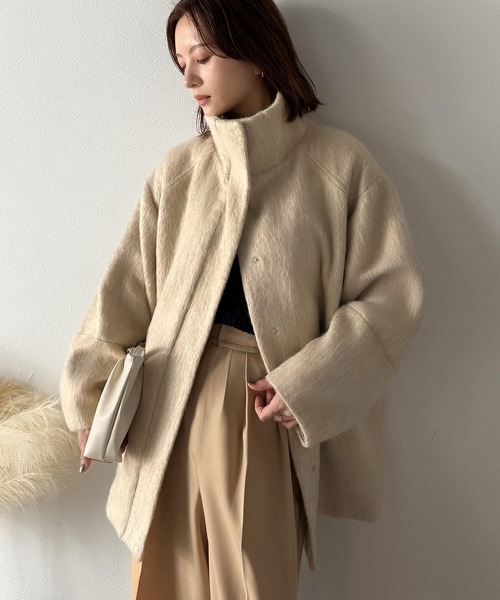 classicalelf（クラシカルエルフ）の「ベーシックとトレンドを両立。MIXシャギー比翼スタンドネックミドル丈コクーンスリーブコート（ステンカラーコート・レディース・ベージュ/チャコール/ブラウン・LARGE/MEDIUM/SMALL/X-LARGE）」の5枚目の写真