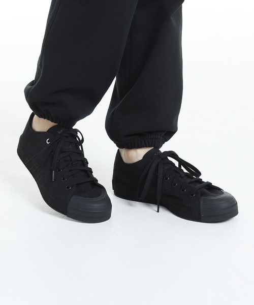 Y-3(ワイスリー)の「Y-3 NIZZA LO(スニーカー・メンズ・ブラック系・24.5cm/24.0cm/23.5cm/23.0cm/28.5cm/28.0cm/27.5cm/27.0cm/26.5cm/26.0cm/25.5cm/25.0cm/22.5cm/29.0cm/29.5cm)」の1枚目の写真