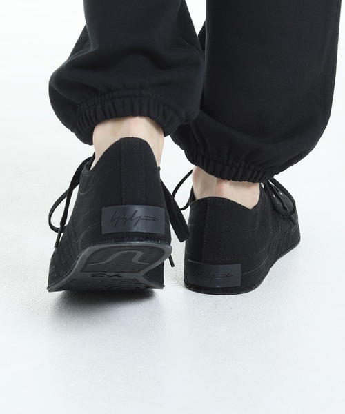 Y-3(ワイスリー)の「Y-3 NIZZA LO(スニーカー・メンズ・ブラック系・24.5cm/24.0cm/23.5cm/23.0cm/28.5cm/28.0cm/27.5cm/27.0cm/26.5cm/26.0cm/25.5cm/25.0cm/22.5cm/29.0cm/29.5cm)」の4枚目の写真