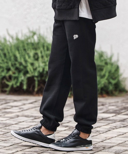 1minute 1second(ワンミニットワンセカンド)の「mp13848-12oz heavy weight pants with logo print スウェットパンツ(スウェットパンツ・メンズ・ブラック/アッシュ・M/L/XL)」の12枚目の写真