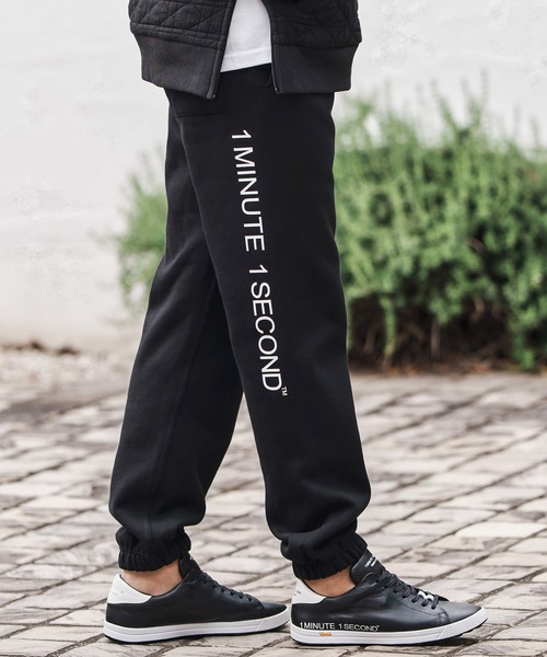 1minute 1second(ワンミニットワンセカンド)の「mp13848-12oz heavy weight pants with logo print スウェットパンツ(スウェットパンツ・メンズ・ブラック/アッシュ・M/L/XL)」の13枚目の写真