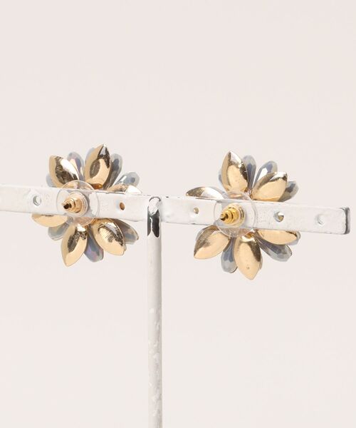 VIBGYOR(ヴィブジョー)の「【charme by pimo 】マーガレット ビーズ 花 ピアス(MA)(ピアス(両耳用)・レディース・ライトグリーン/ブルー系その他2/ライトブルー/オレンジ/ライトパープル・FREE)」の6枚目の写真