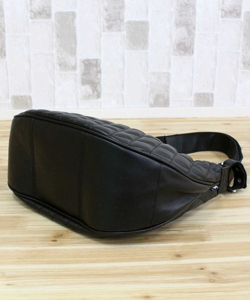 schott(ショット)の「PADDED BANANA BAG(ショルダーバッグ・メンズ・ブラック×シルバー/ブラック×ゴールド・FREE)」の7枚目の写真