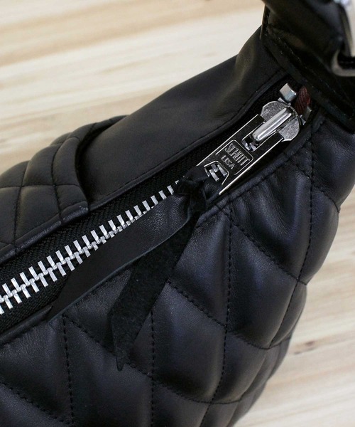 schott(ショット)の「PADDED BANANA BAG(ショルダーバッグ・メンズ・ブラック×シルバー/ブラック×ゴールド・FREE)」の12枚目の写真