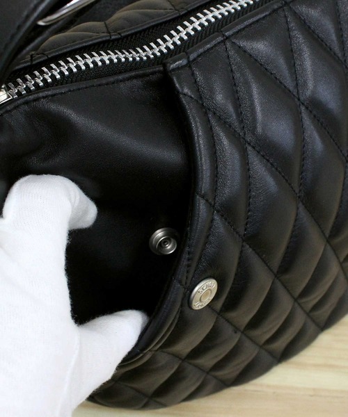 schott(ショット)の「PADDED BANANA BAG(ショルダーバッグ・メンズ・ブラック×シルバー/ブラック×ゴールド・FREE)」の13枚目の写真