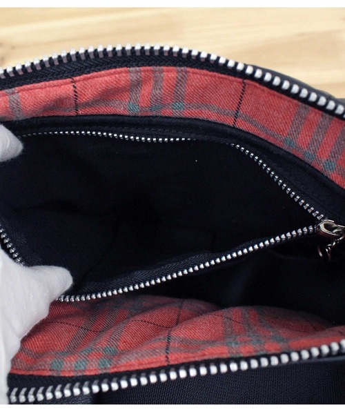 schott(ショット)の「PADDED BANANA BAG(ショルダーバッグ・メンズ・ブラック×シルバー/ブラック×ゴールド・FREE)」の18枚目の写真