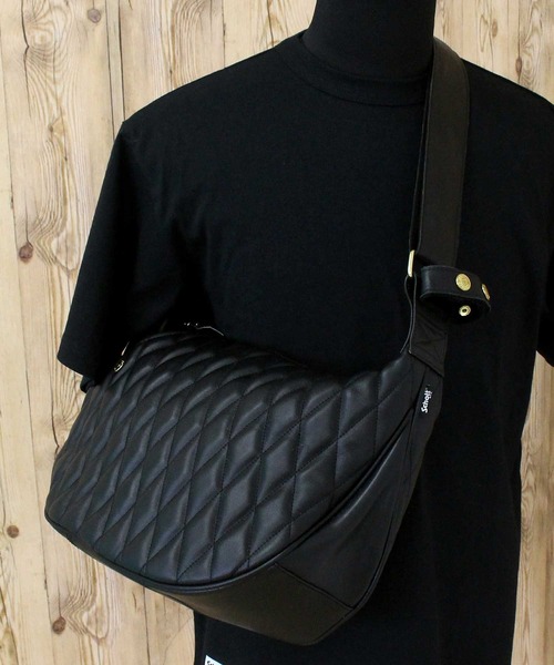 schott(ショット)の「PADDED BANANA BAG(ショルダーバッグ・メンズ・ブラック×シルバー/ブラック×ゴールド・FREE)」の21枚目の写真