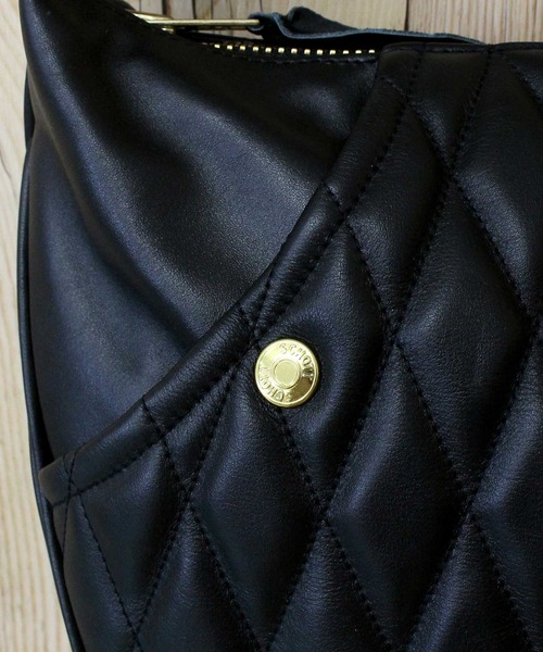 schott(ショット)の「PADDED BANANA BAG(ショルダーバッグ・メンズ・ブラック×シルバー/ブラック×ゴールド・FREE)」の22枚目の写真