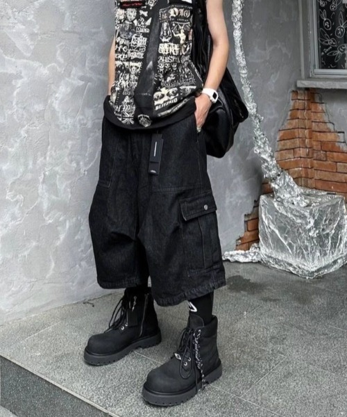 ◆boohoo◆ ウォッシュドブラックカーゴデニムショートパンツ セール】ワイドカーゴデニムショーツ(デニムパンツ)|FreeZone