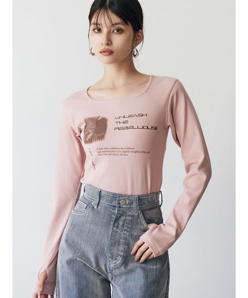 MURUA(ムルーア)の「クロップドメッセージトップス(Tシャツ/カットソー・レディース・ネイビー/ホワイト/ピンク・FREE)」の1枚目の写真