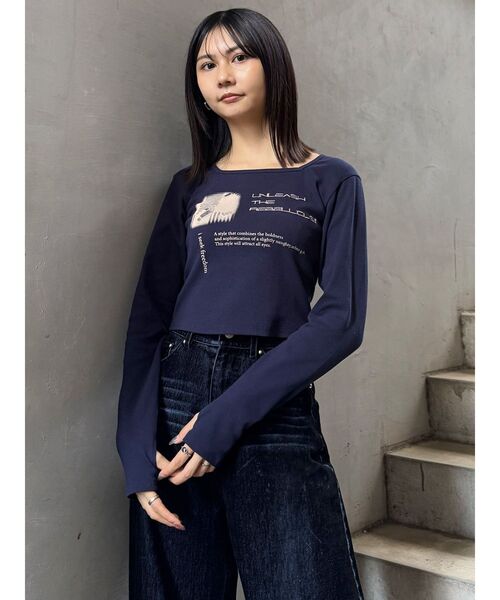 MURUA(ムルーア)の「クロップドメッセージトップス(Tシャツ/カットソー・レディース・ネイビー/ホワイト/ピンク・FREE)」の5枚目の写真