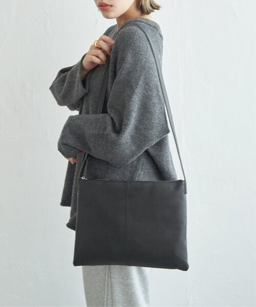 シュリンクレザーシンプルフラットショルダーバッグ