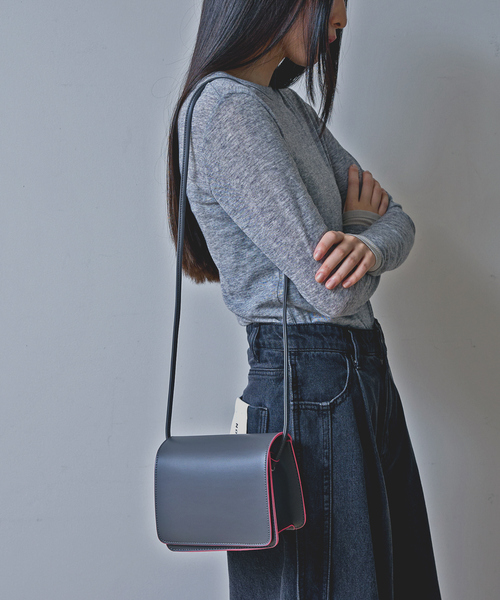 cheek(BAG)(チーク)の「【cheek】Line mini shoulder カラーライン ショルダーバッグ(ショルダーバッグ・レディース・シルバー/ブラック/スミクロ・フリー)」の4枚目の写真