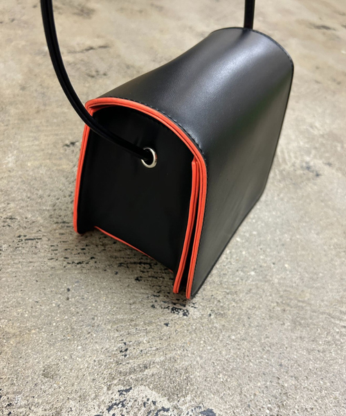 cheek(BAG)(チーク)の「【cheek】Line mini shoulder カラーライン ショルダーバッグ(ショルダーバッグ・レディース・シルバー/ブラック/スミクロ・フリー)」の8枚目の写真