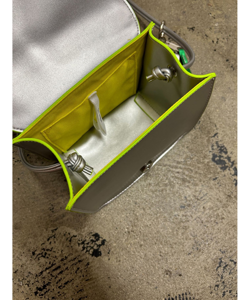 cheek(BAG)(チーク)の「【cheek】Line mini shoulder カラーライン ショルダーバッグ(ショルダーバッグ・レディース・シルバー/ブラック/スミクロ・フリー)」の11枚目の写真