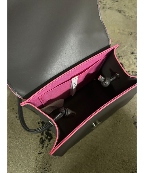 cheek(BAG)(チーク)の「【cheek】Line mini shoulder カラーライン ショルダーバッグ(ショルダーバッグ・レディース・シルバー/ブラック/スミクロ・フリー)」の12枚目の写真