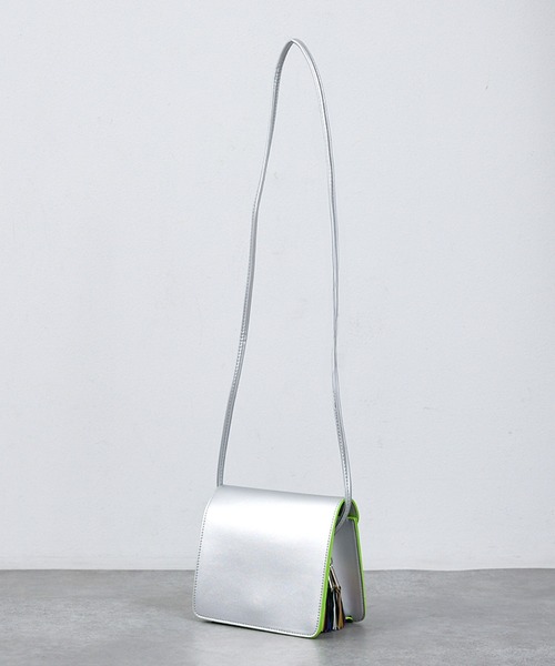 cheek(BAG)(チーク)の「【cheek】Line mini shoulder カラーライン ショルダーバッグ(ショルダーバッグ・レディース・シルバー/ブラック/スミクロ・フリー)」の3枚目の写真