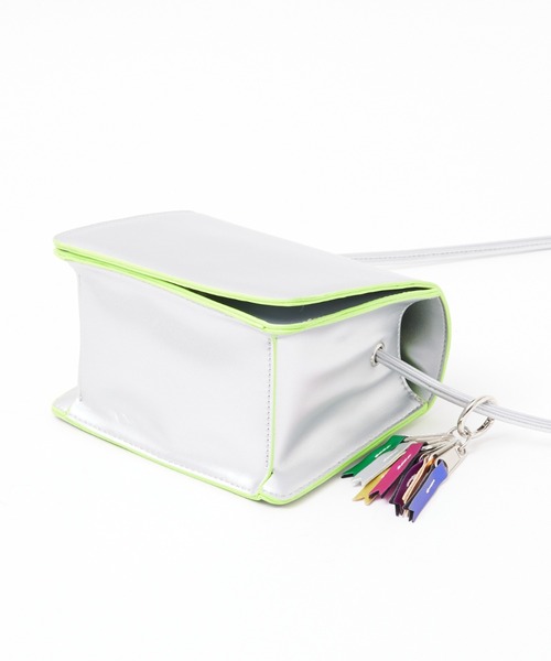 cheek(BAG)(チーク)の「【cheek】Line mini shoulder カラーライン ショルダーバッグ(ショルダーバッグ・レディース・シルバー/ブラック/スミクロ・フリー)」の17枚目の写真