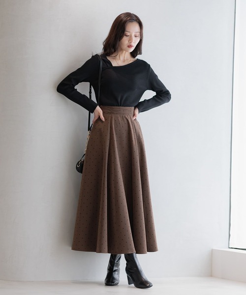 Andemiu（アンデミュウ）の「アシメネックリブニット586690（ニット/セーター・レディース・ブラック/グレイッシュベージュ/アイボリー/ボルドー・FREE）」の9枚目の写真