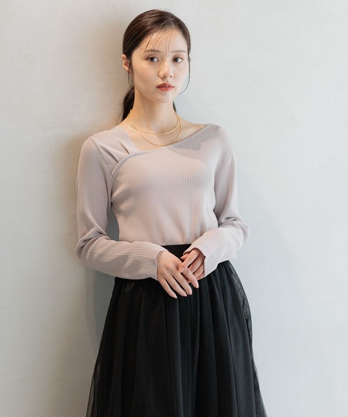 Andemiu（アンデミュウ）の「アシメネックリブニット586690（ニット/セーター・レディース・ブラック/グレイッシュベージュ/アイボリー/ボルドー・FREE）」の14枚目の写真