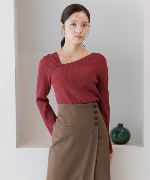 Andemiu（アンデミュウ）の「アシメネックリブニット586690（ニット/セーター・レディース・ブラック/グレイッシュベージュ/アイボリー/ボルドー・FREE）」の17枚目の写真