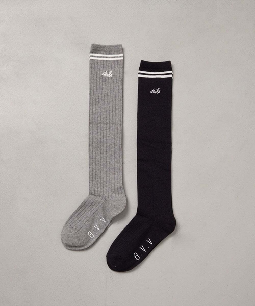 a.v.v（アーヴェヴェ）の「[KIDS]【小学生人気No1】ラインニーハイソックス（ソックス/靴下・キッズ・ブラック/グレー・23/20）」の3枚目の写真
