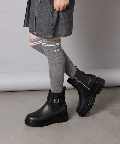 a.v.v（アーヴェヴェ）の「[KIDS]【小学生人気No1】ラインニーハイソックス（ソックス/靴下・キッズ・ブラック/グレー・23/20）」の13枚目の写真