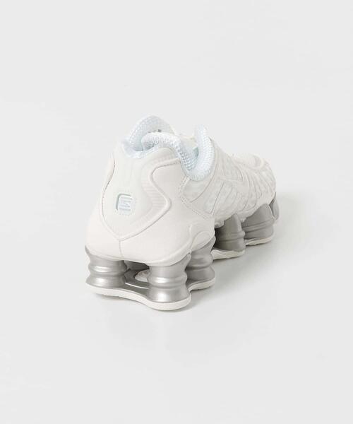 NIKE(ナイキ)の「NIKE SHOX TL(スニーカー・レディース・オフホワイト・25/24.5/24/23.5)」の4枚目の写真