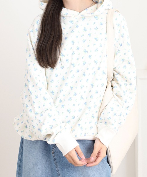 JEMORGAN(ジェーイーモーガン)の「JEMORGAN 花柄ガーゼ裏毛プルパーカ(パーカー・レディース・アイボリー系1/アイボリー系2/グレー系/アイボリー系3/グレー系1・FREE)」の3枚目の写真