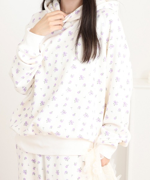 JEMORGAN(ジェーイーモーガン)の「JEMORGAN 花柄ガーゼ裏毛プルパーカ(パーカー・レディース・アイボリー系1/アイボリー系2/グレー系/アイボリー系3/グレー系1・FREE)」の5枚目の写真