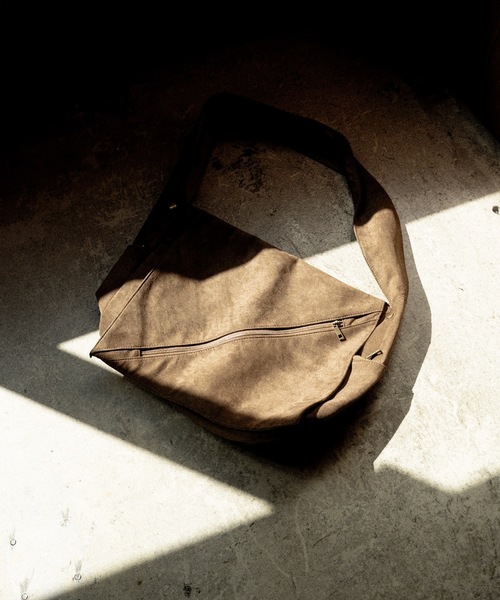 cii(シー)の「slash zip vintage shoulder bag / スラッシュジップヴィンテージショルダーバッグ(ショルダーバッグ・メンズ・ブラック/ブラウン・FREE)」の22枚目の写真