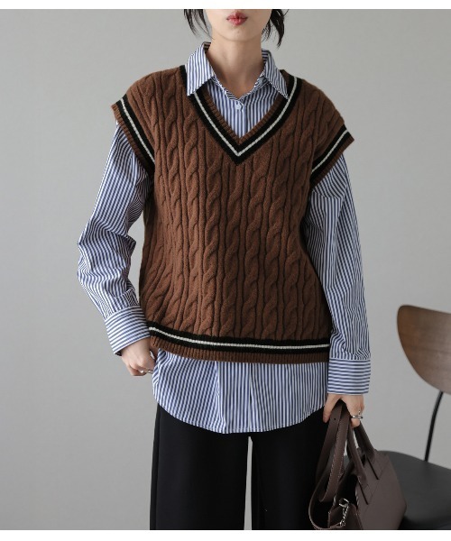 La-gemme（ラジェム）の「Vネックケーブルニットベスト（ベスト・レディース・ホワイト/ネイビー/ブラウン・フリー）」の2枚目の写真