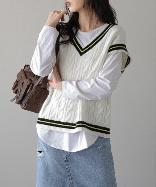 La-gemme（ラジェム）の「Vネックケーブルニットベスト（ベスト・レディース・ホワイト/ネイビー/ブラウン・フリー）」の5枚目の写真