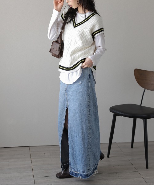 La-gemme（ラジェム）の「Vネックケーブルニットベスト（ベスト・レディース・ホワイト/ネイビー/ブラウン・フリー）」の6枚目の写真