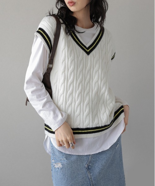 La-gemme（ラジェム）の「Vネックケーブルニットベスト（ベスト・レディース・ホワイト/ネイビー/ブラウン・フリー）」の8枚目の写真