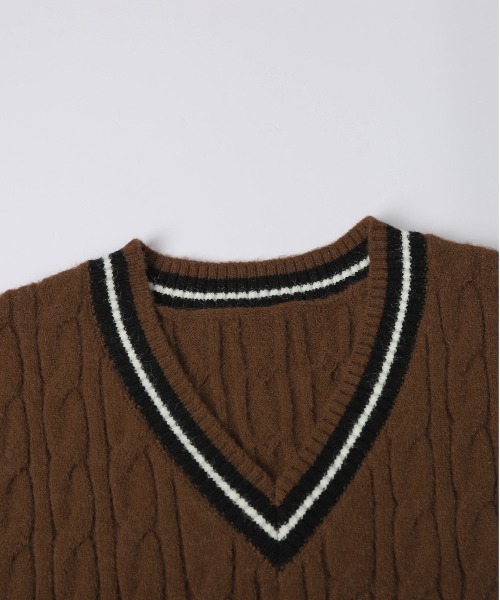 La-gemme（ラジェム）の「Vネックケーブルニットベスト（ベスト・レディース・ホワイト/ネイビー/ブラウン・フリー）」の20枚目の写真