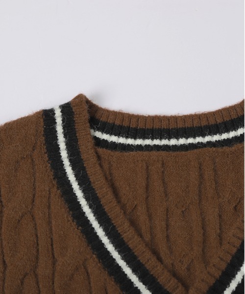 La-gemme（ラジェム）の「Vネックケーブルニットベスト（ベスト・レディース・ホワイト/ネイビー/ブラウン・フリー）」の21枚目の写真