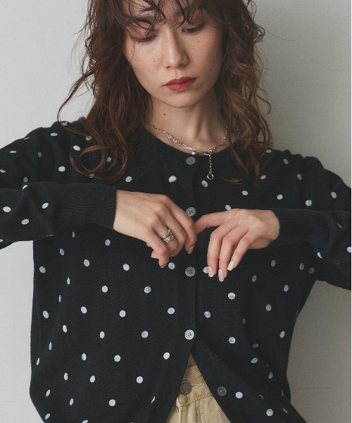 ad thie(アドティエ)の「ポルカドット ニットカーディガン(カーディガン/ボレロ・レディース・グレー/オフホワイト/ブラック/アイボリー・FREE)」の20枚目の写真
