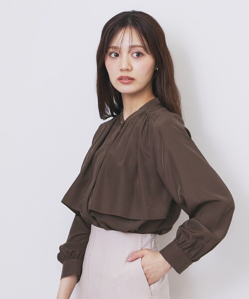 index(インデックス)の「サテンバンドカラーブラウス【洗濯機OK/イージーアイロン】(シャツ/ブラウス・レディース・ブラウン系その他/ナチュラル/ピンク・36/38/40/42)」の4枚目の写真