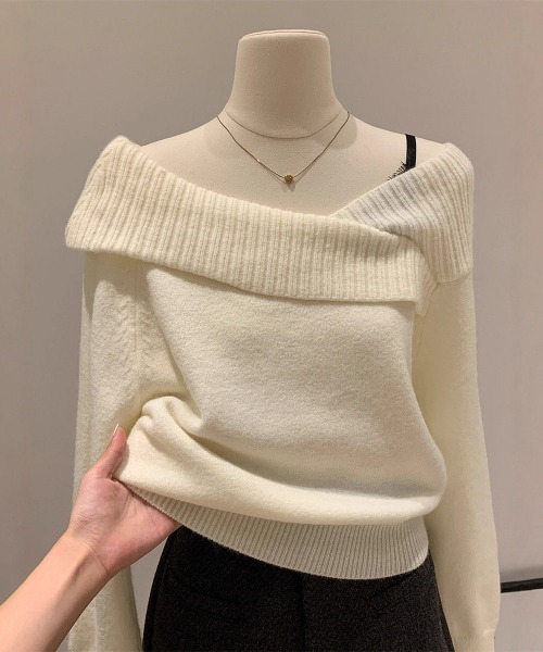 Mejoul（メジュール）の「【2025秋冬新作】レースフェイクレイヤードオフショルニット（ニット/セーター・レディース・グレー/ブラック/アイボリー/レッド・F）」の6枚目の写真